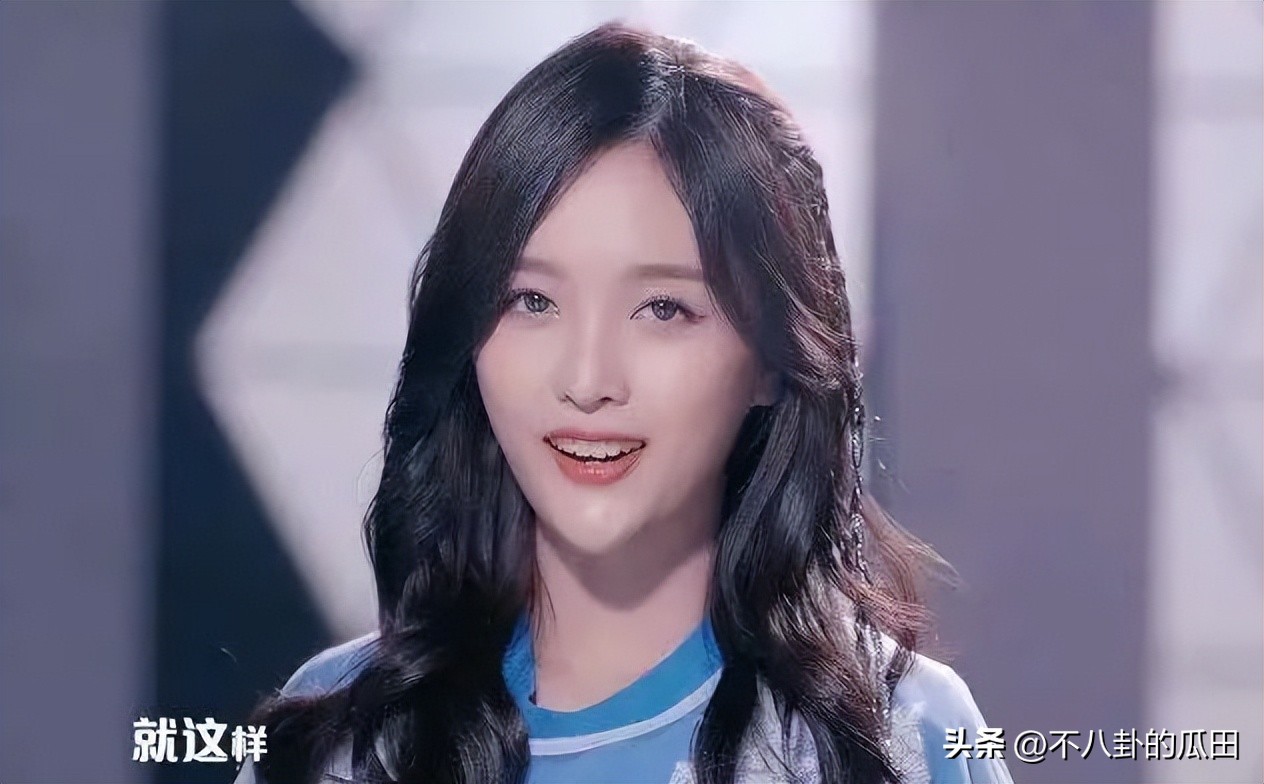 蔡徐坤下巴太尖惹争议图片,蔡徐坤下巴是假体吗