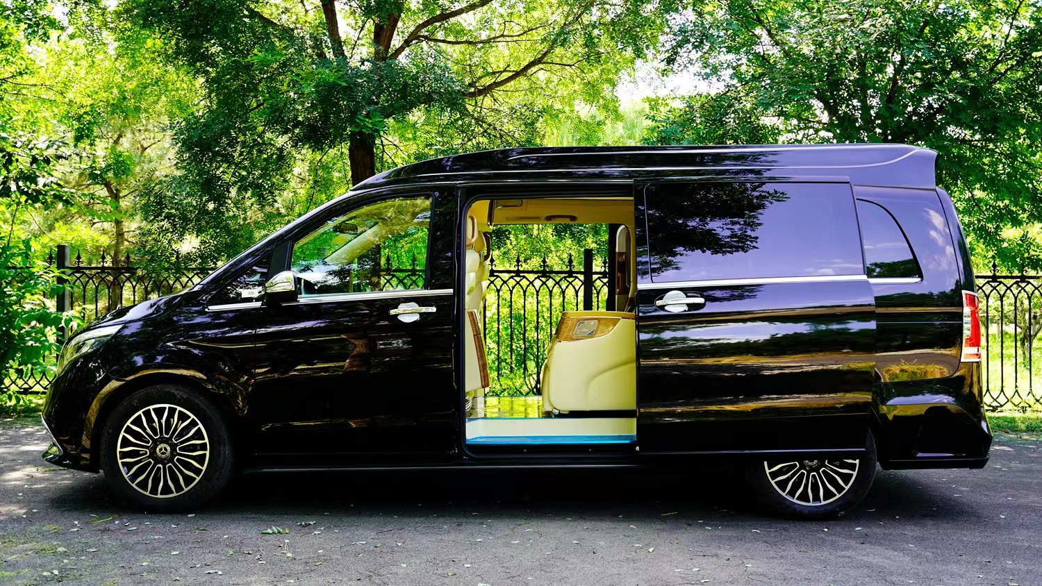 奔驰v980迈巴赫款价格,奔驰商务车详拍价格