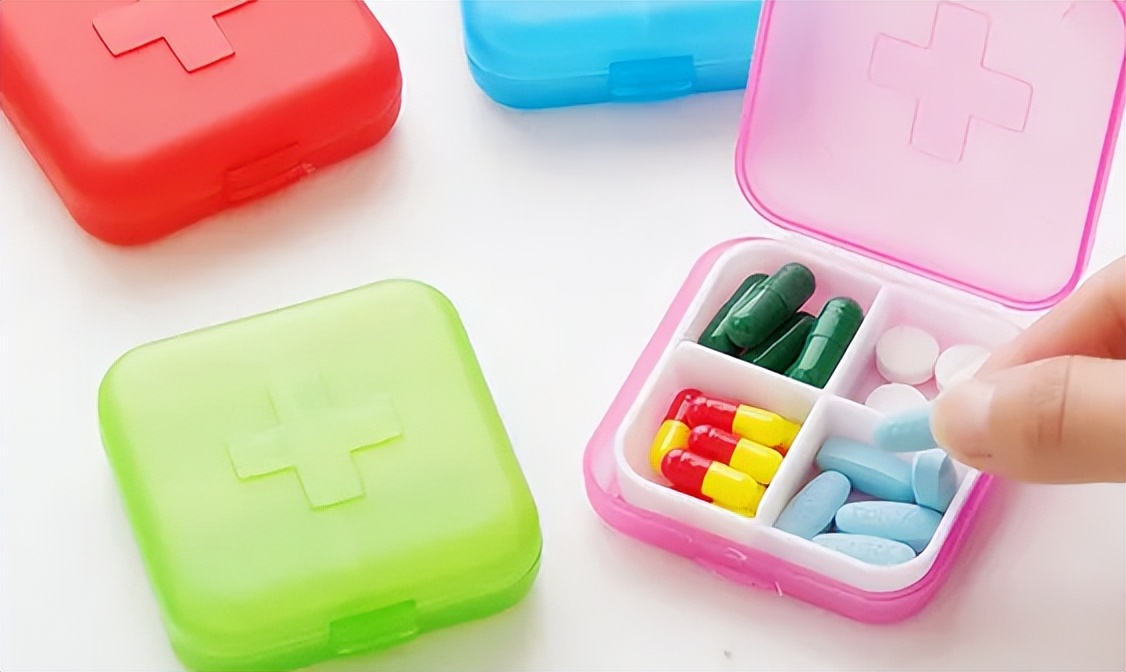 连花清瘟胶囊和颗粒成分有区别啊 (连花清瘟是买颗粒还是买胶囊好)