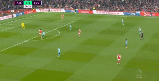 梅西两球巴萨阿森纳,梅西挑射破门阿森纳