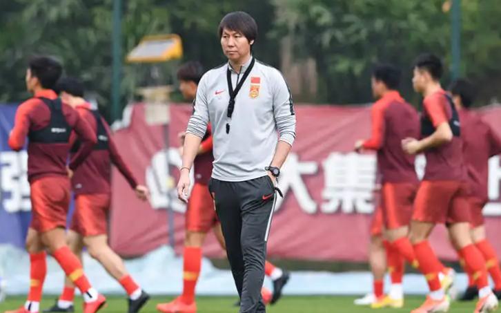 李铁案发半月余，官媒说出球迷心声，足坛腐败毒瘤不除无出线之日