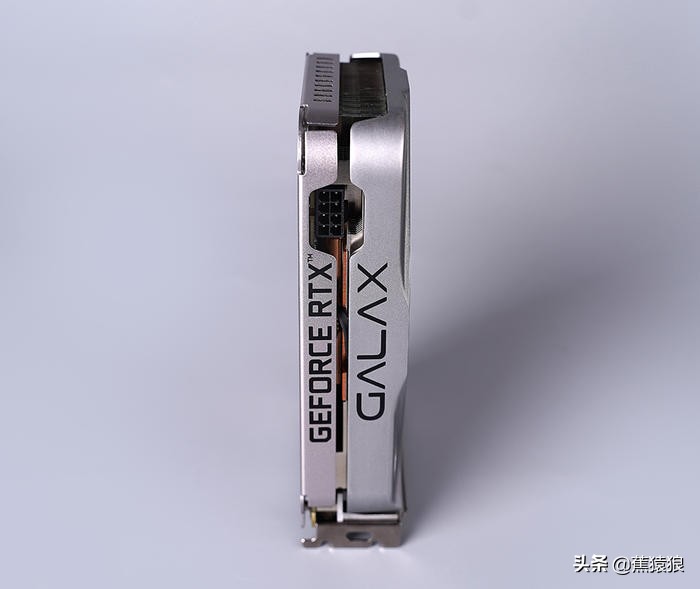 12600K+STRIXB660-I+RTX3060，AKLLAA5立式ITX机箱装机展示