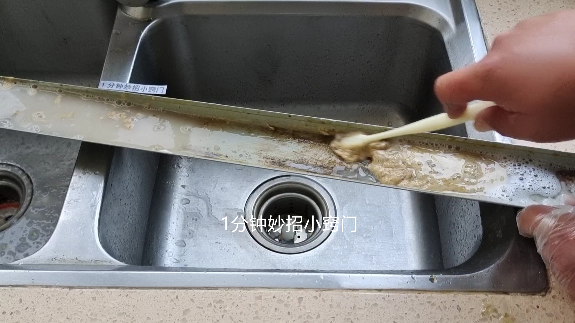 油烟机油垢盒怎么清洗图片,油烟机油垢太脏怎么清理