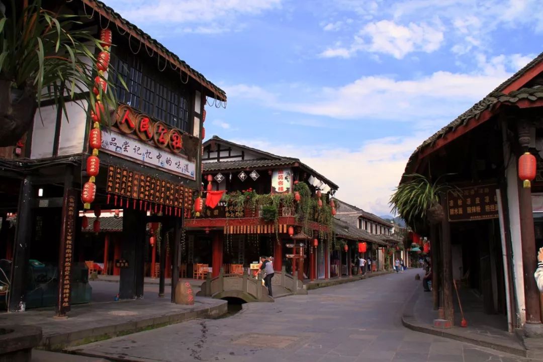 拜水都江堰问道青城山是诗词吗,拜水都江堰问道青城山完整版