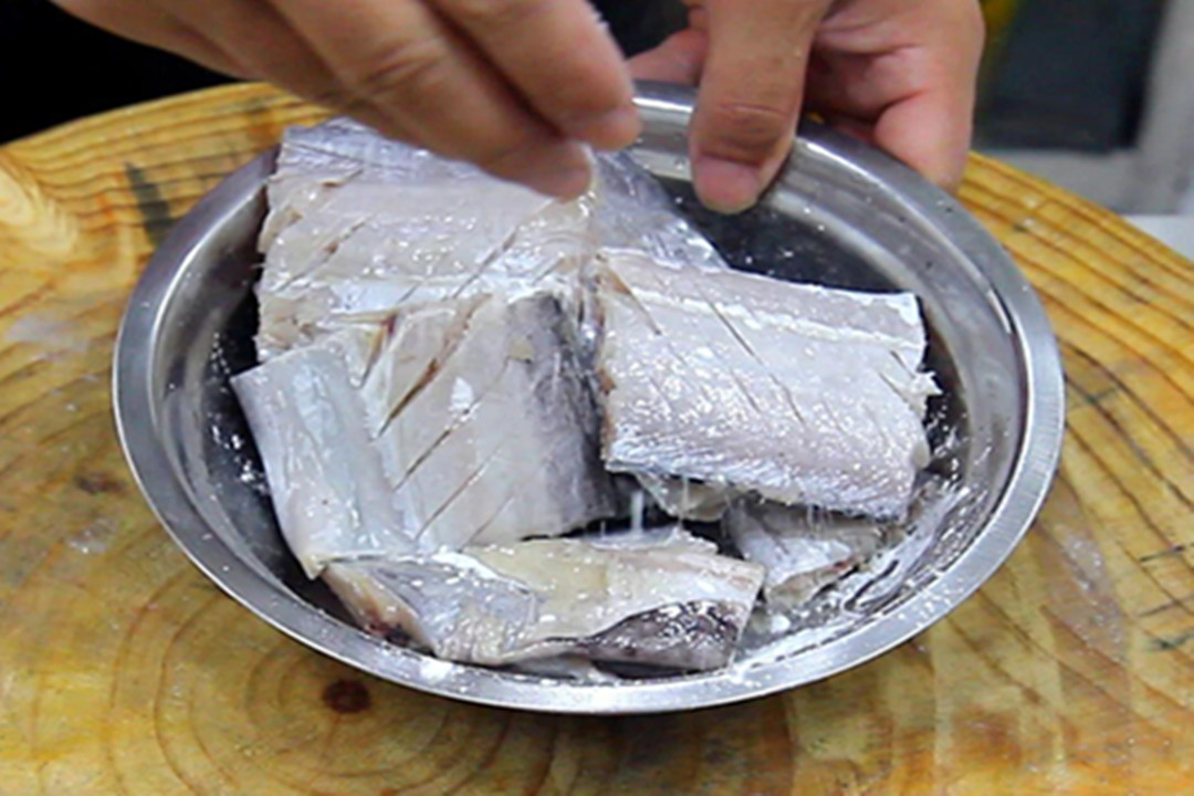 带鱼绿眼睛和黑眼睛有什么区别,买带鱼时红眼与黄眼有什么区别