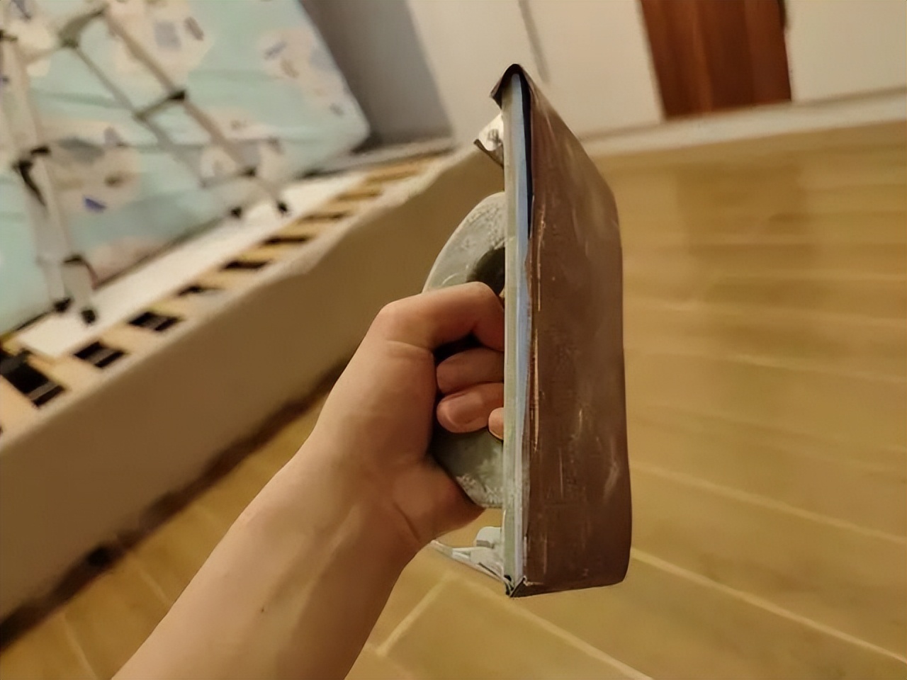 天花板裂缝漏水怎么修补,墙面裂缝怎么修补最好