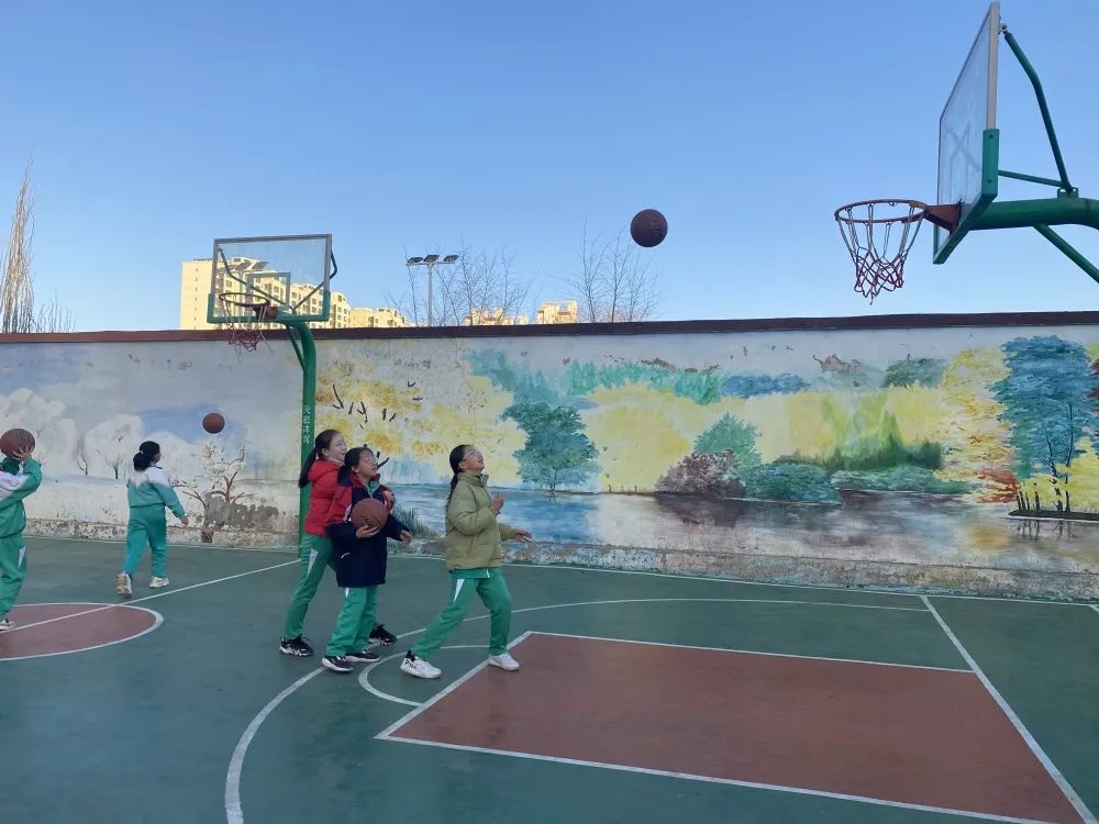 包头北重一中竞赛班,包头市青山区北重一小好吗