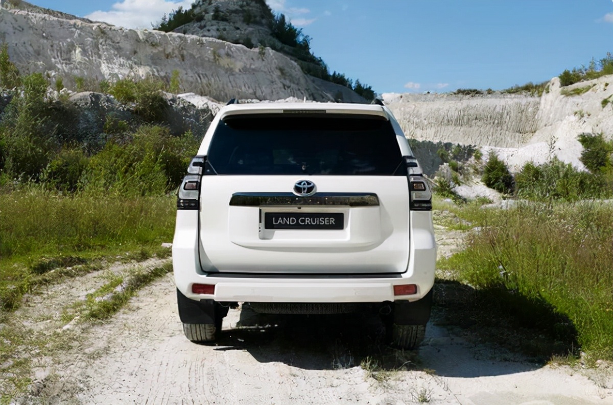 丰田普拉多3.5和4.0都是六缸,全新丰田普拉多曝光尺寸大幅提升