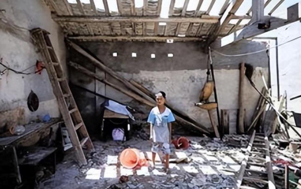 你让我无家可归，我杀你全家！男子怒砍邻居一家5口后，畏罪自杀