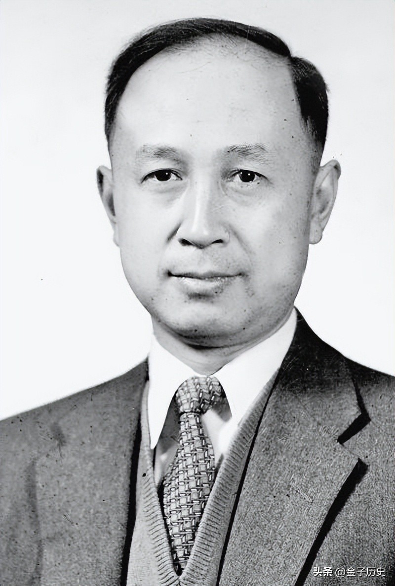 64年毛主席给钱学森递烟，钱学森欲接，主席却突然收回：自力更生