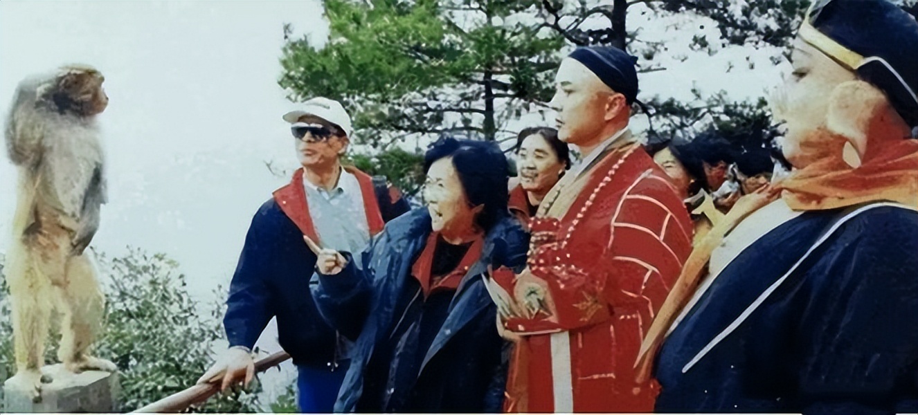 名和利,救不了六小龄童