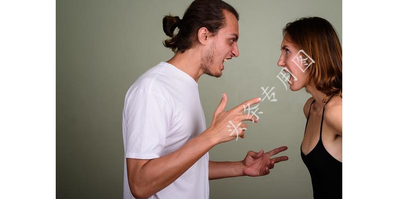 父亲家暴出轨，父母离婚23年，父亲瘫痪后，母亲却和父亲复婚了