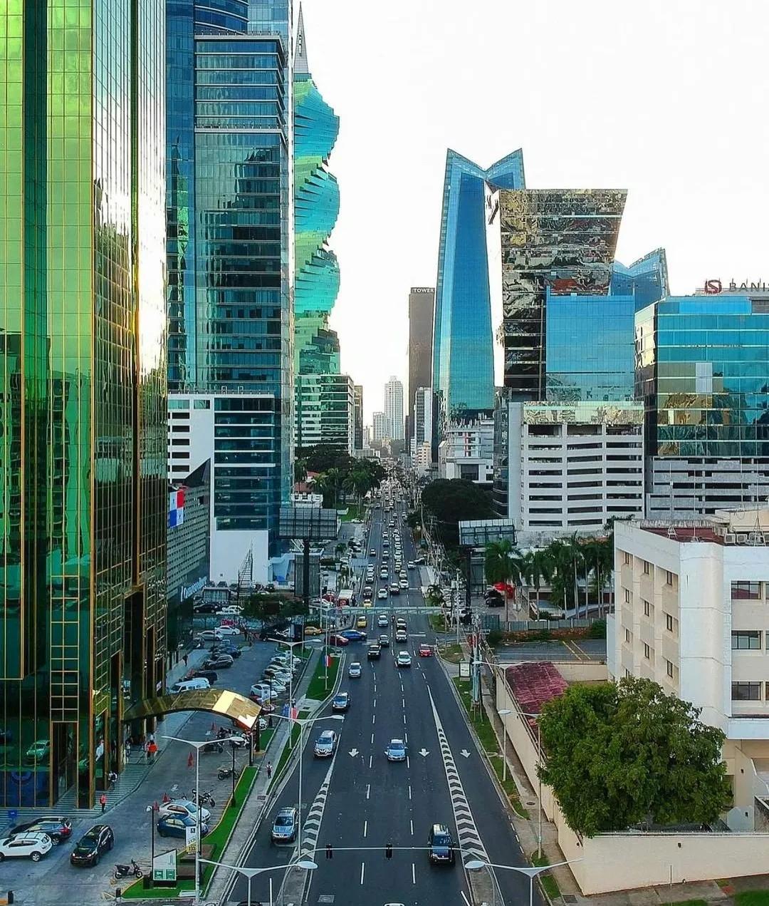 巴拿马有自己的货币吗,巴拿马华人人口多少