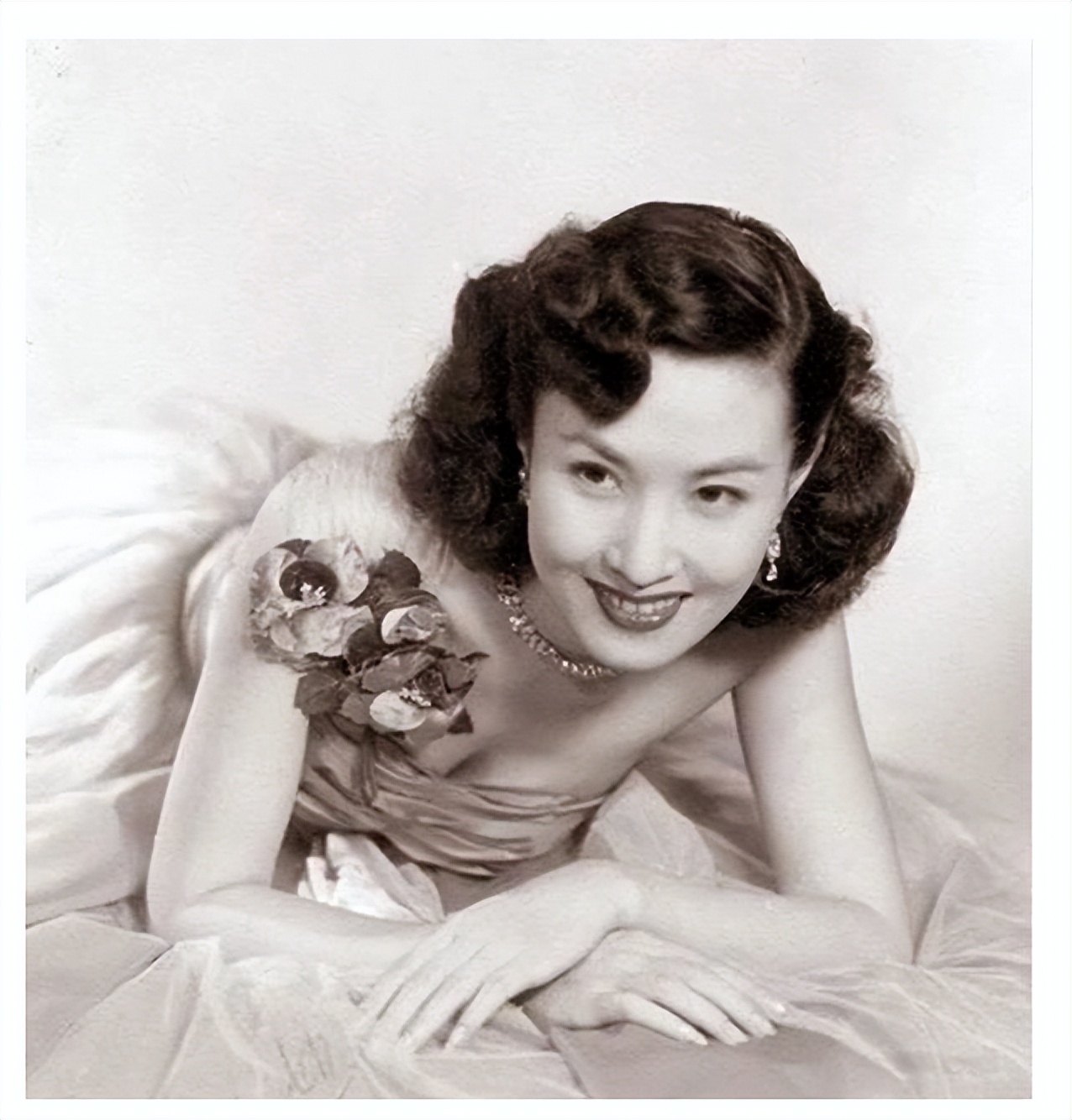 1941年日军侵占香港后的兽行令人发指：奸杀女记者，轮奸女明星