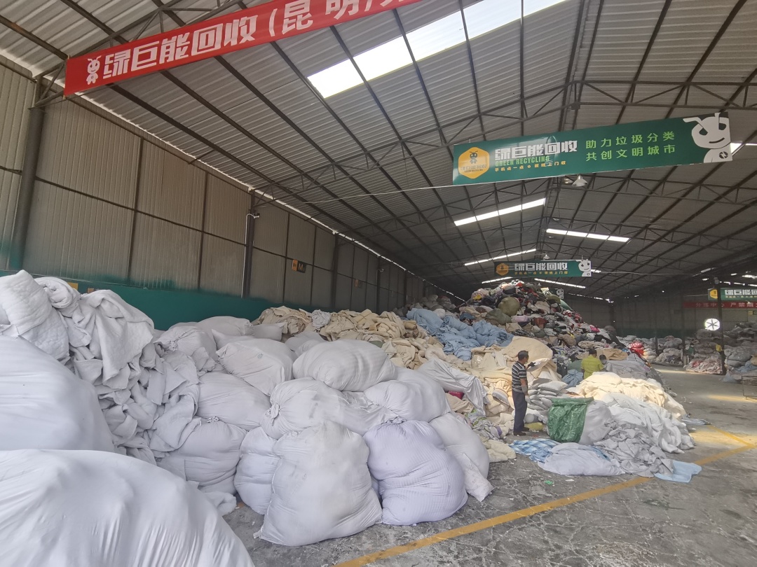 旧衣服的回收利用价值,旧衣服回收利于环保