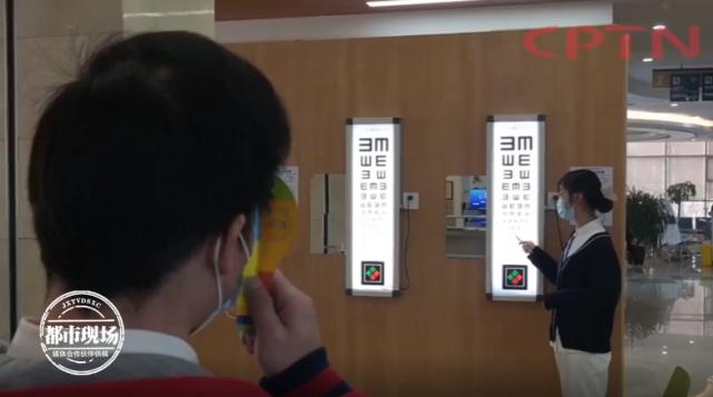 男子筋膜枪按摩眼睛患上白内障,用筋膜枪按摩眼睛险失明