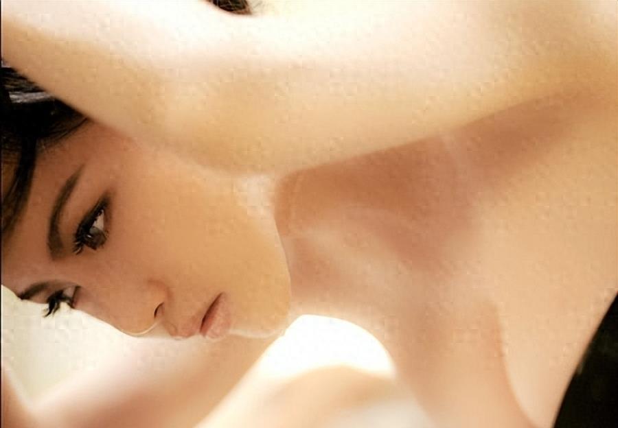 “最红裸模”*筱雨张**：22岁时拍写真火爆全网，如今将近40岁仍单身