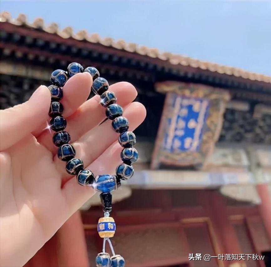 雍和宫香灰琉璃手串属于佛教吗,雍和宫香灰手串是噱头吗