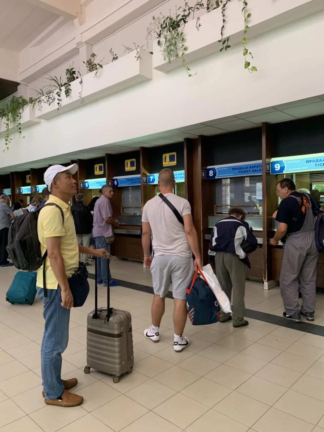 国外旅游如何提前预订住宿,独自国外旅行怎么找住宿