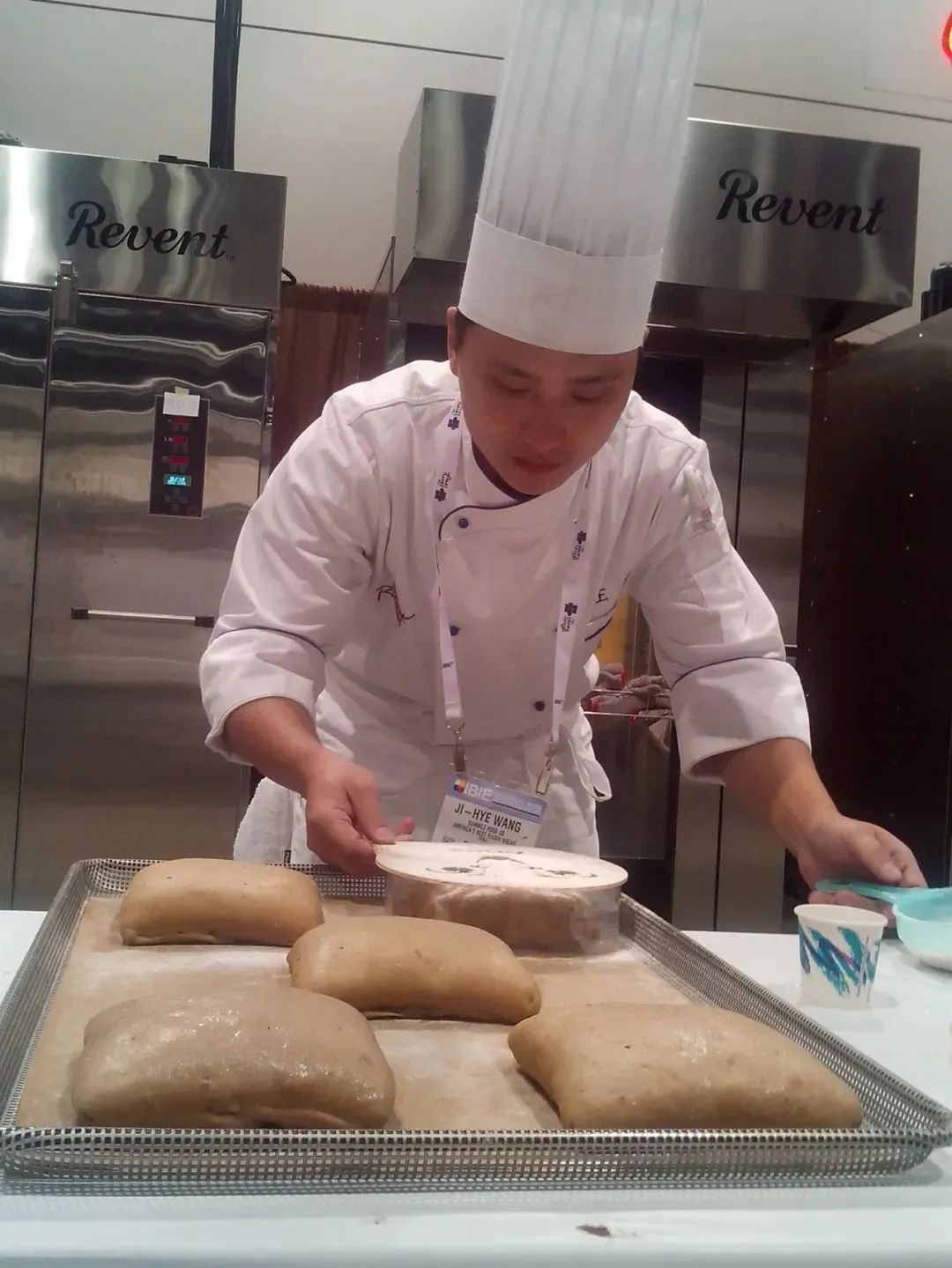 记独家采访|他是烘焙罗宾汉！有情、有味、乐分享！