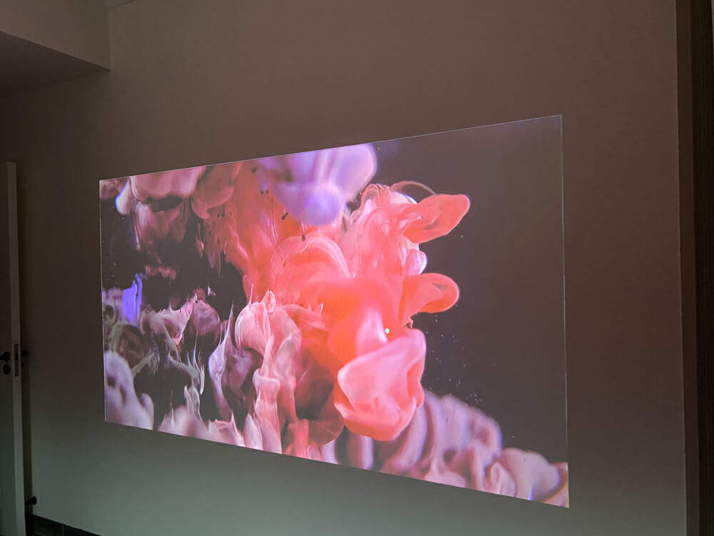 aoc智能投影仪a1max真实亮度测评,aoca1真实亮度