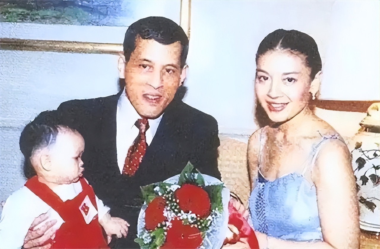 泰国王妃视频完整版,泰国王妃穿红裙