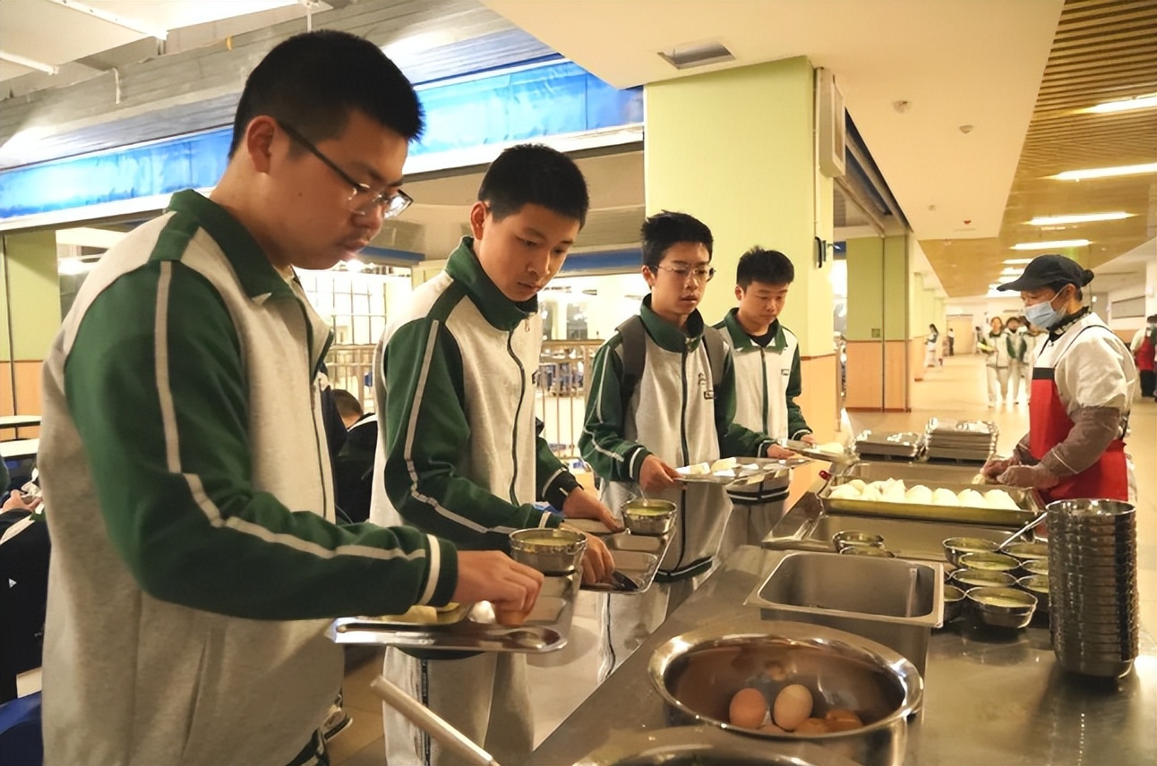 以一日之力，应朝阳之功——记乐山东辰高中部的一天