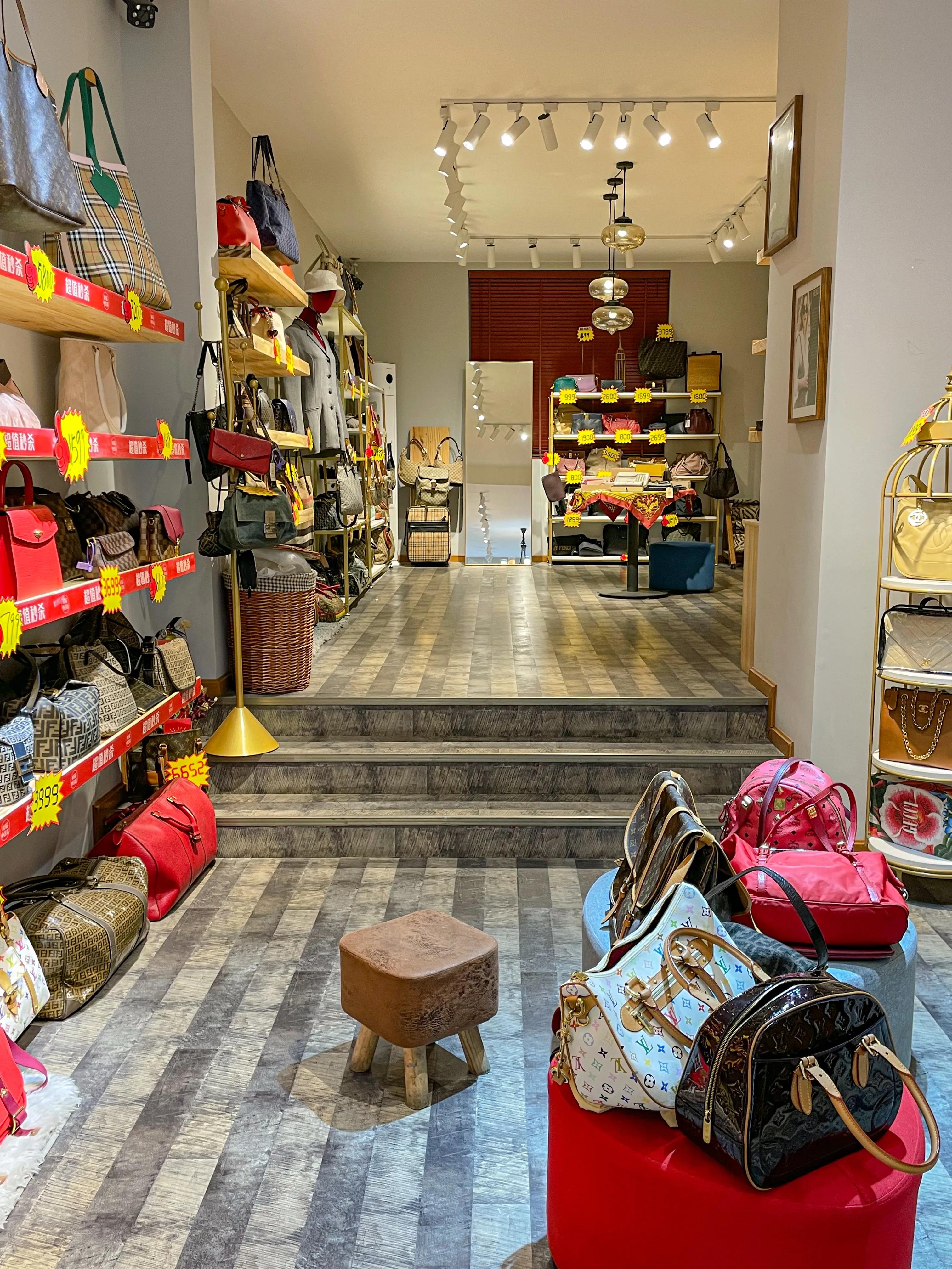 贫民窟女孩要买lv吗,贫民窟女孩买lv