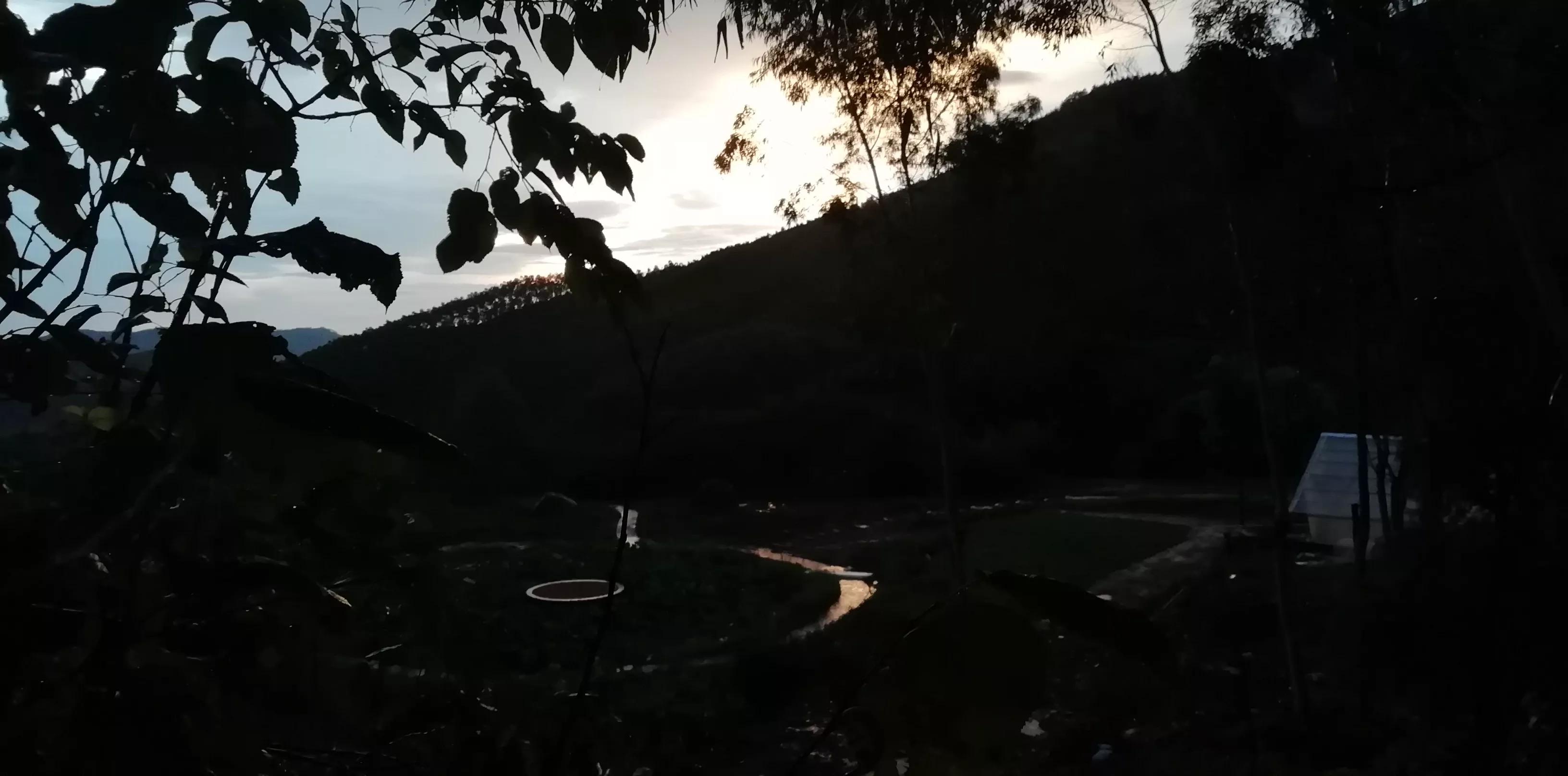 溯溪攀爬,溯溪徒步露营