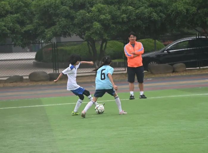 足够精彩校园足球联赛火热进行中,驰骋绿茵足球