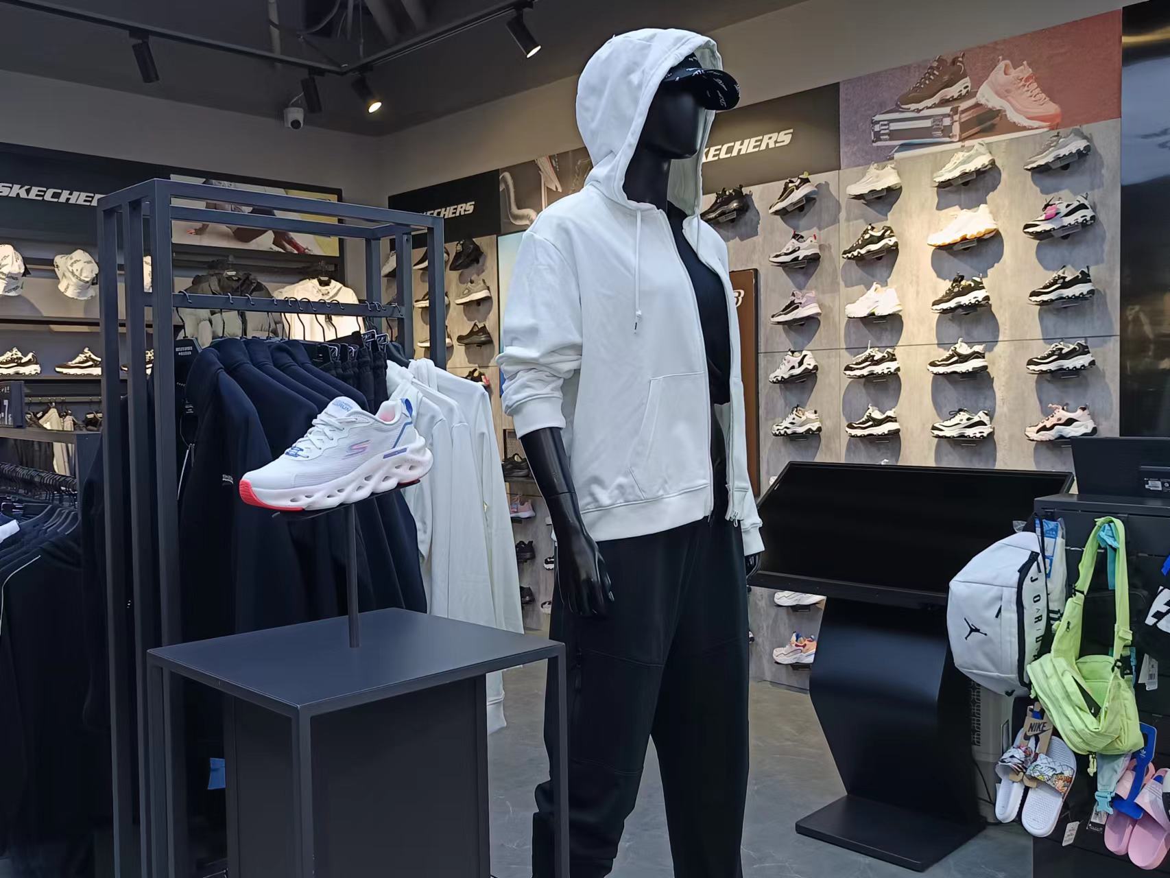 奥莱阿迪折扣店怎么加盟,阿迪耐克折扣店加盟国外