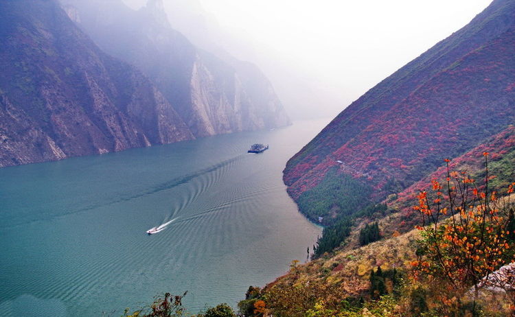 廿万公里六章，要看两岸猿声啼不住，只需要在大昌古镇150元租船