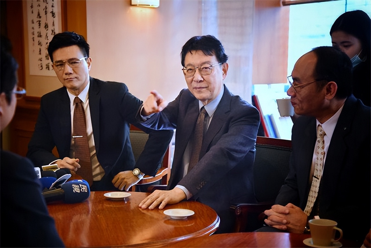 蔡英文现状:被*党**内批判