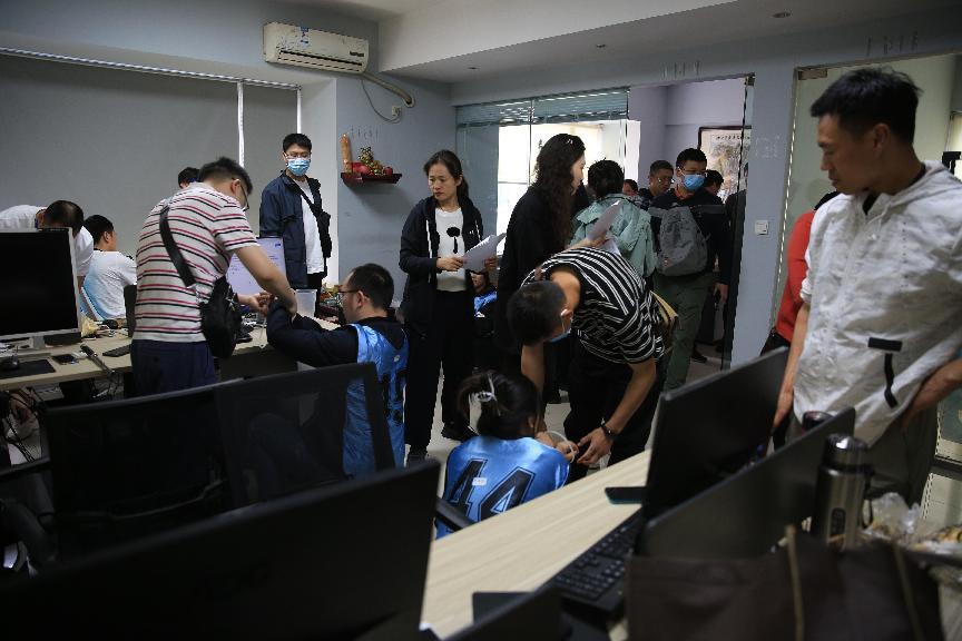 重庆捣毁一诈骗团伙涉案超2000万,重庆警方捣毁一代开网店诈骗团伙