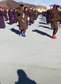 你坐公共交通遇到过最尴尬的事,你坐出租车遇到过什么