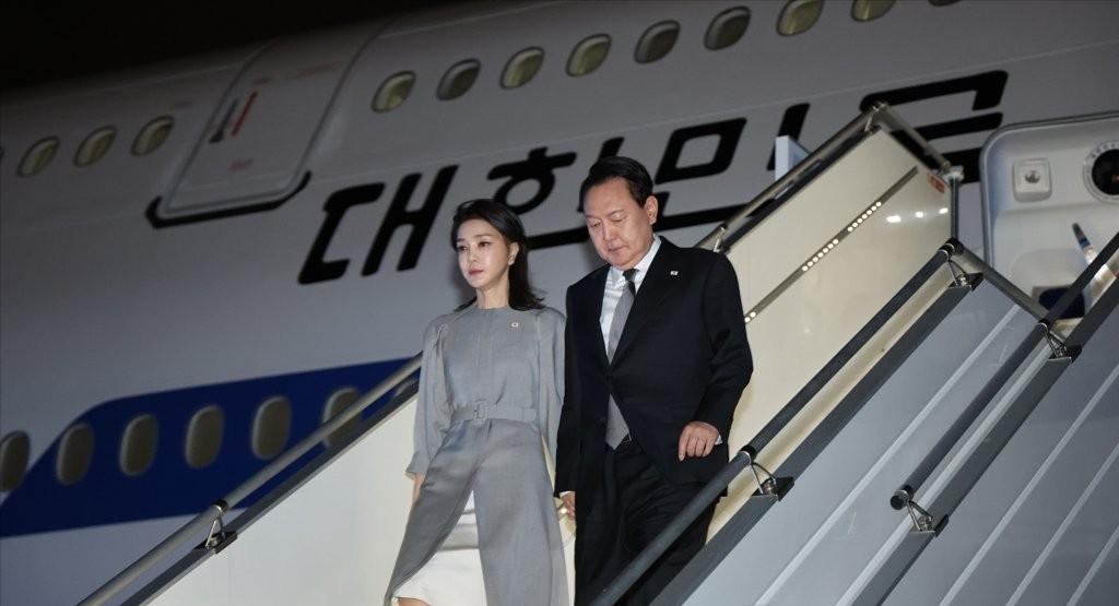 韩国第一夫人出访英国王室服装秀,韩国第一夫人美丽瞬间