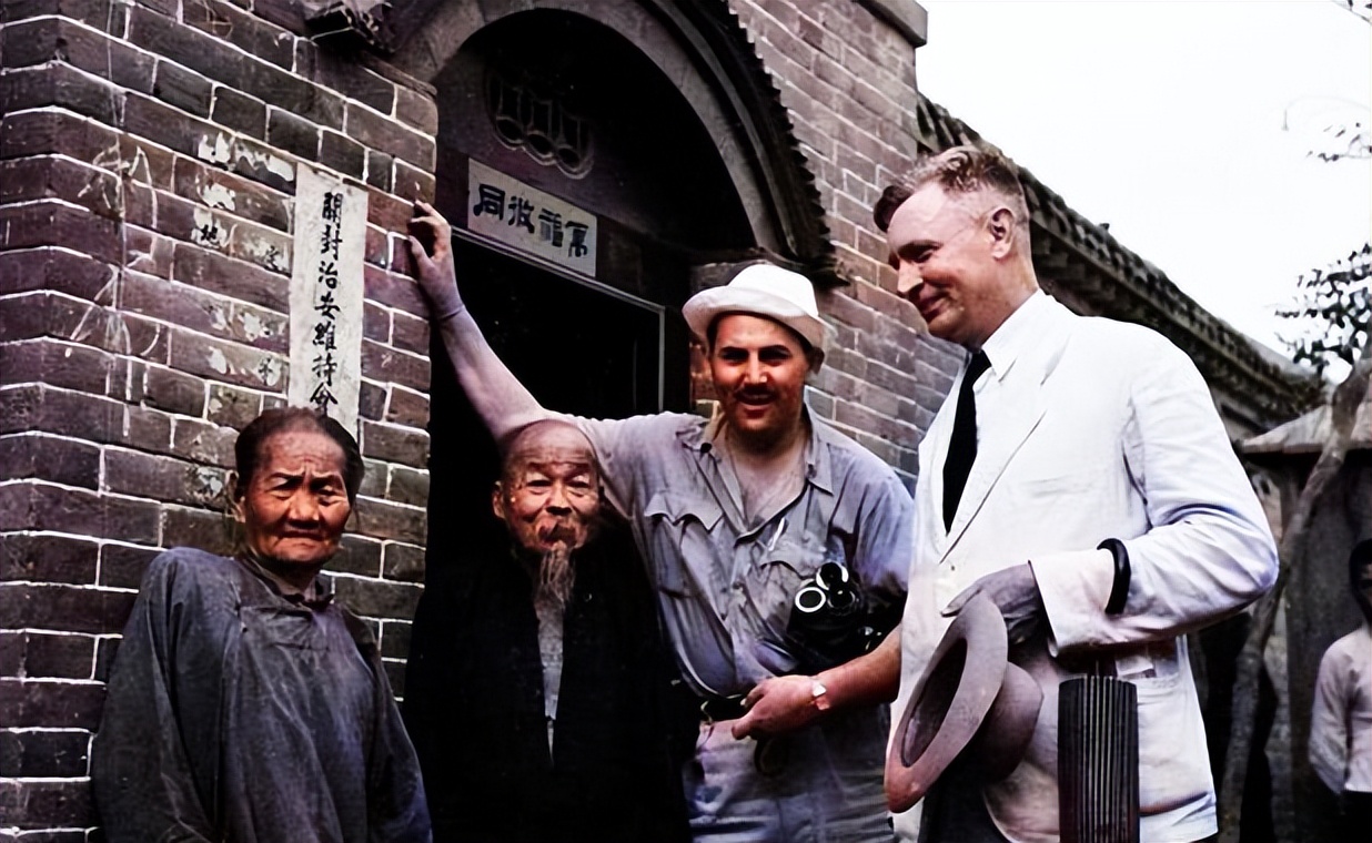 1944年*德朱**赠送美国记者一匹骡子,3天后美国记者:再送一匹