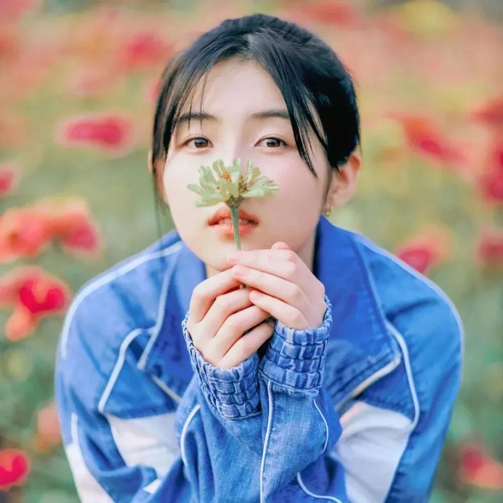 张子枫头像ins高级质感,张子枫微博头像好奇怪