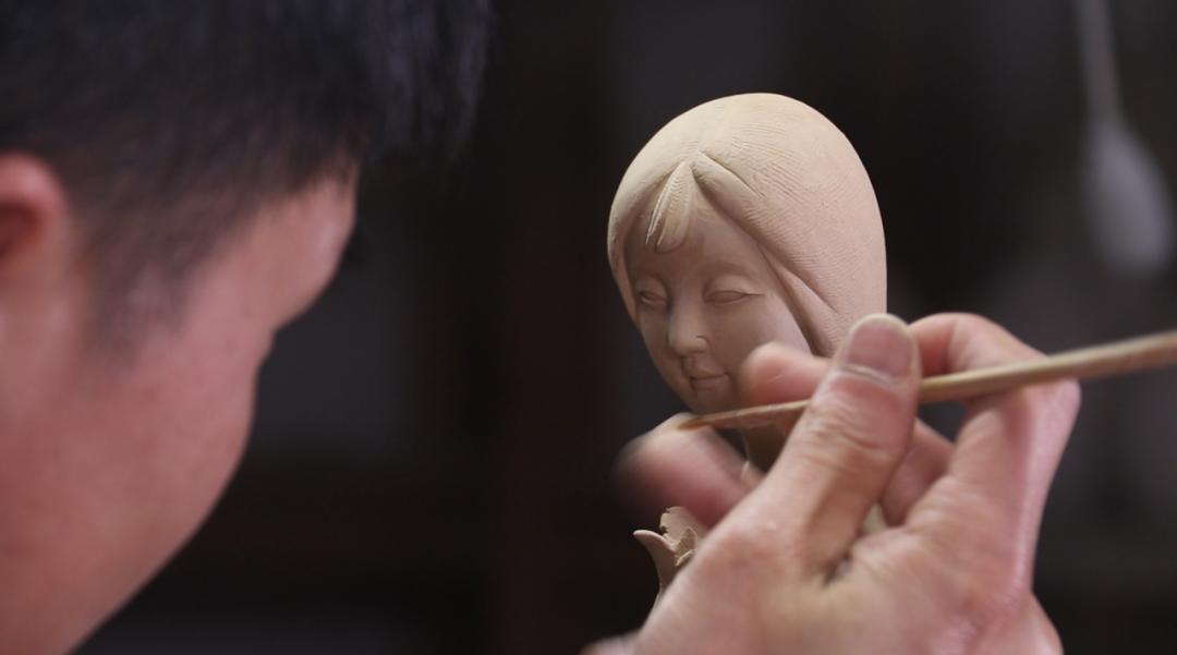 “最美中国白”拍出1633万天价，背后的神秘男人火了