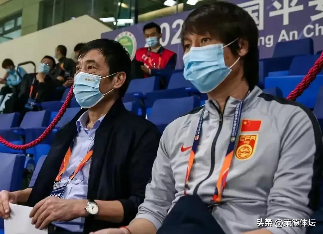 李铁绝食寻死拒绝配合，李璇：敬告球迷去查一查陈戌源他儿子在哪