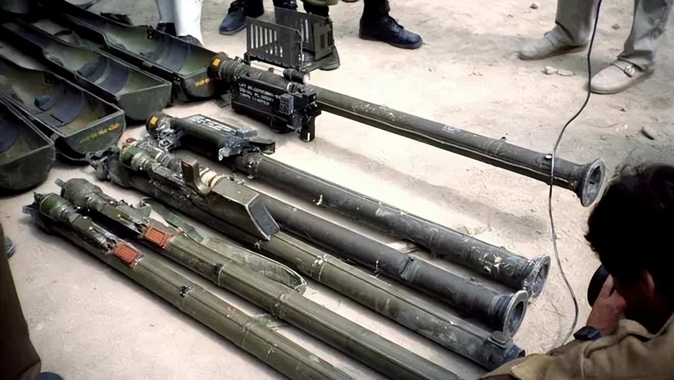 乌克兰开始做无本生意，一边到处要*器武**，一边*市黑**倒卖*器武**