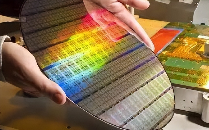 尼康宣布中标光刻机 (尼康光刻机和asml区别)