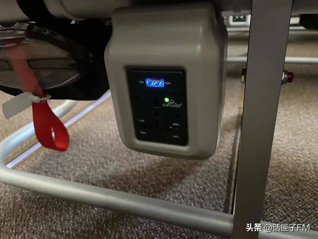 民航最高礼仪迎接c919飞机,商业首航成功c919过水门现场