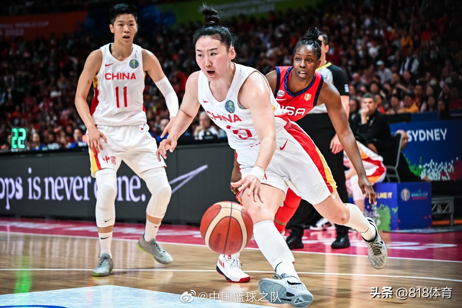 中国女篮顺利回国,中国女篮回国接机