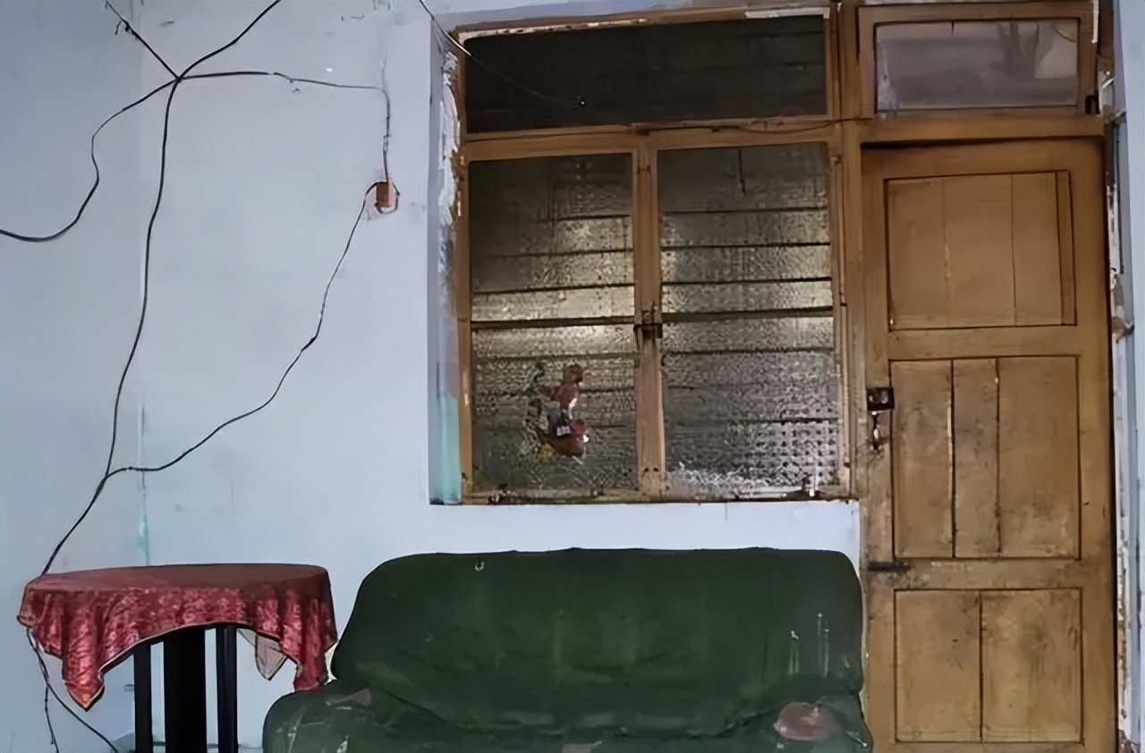 母亲吸毒被抓，3岁女儿竟饿死在家！涉案民警被判刑