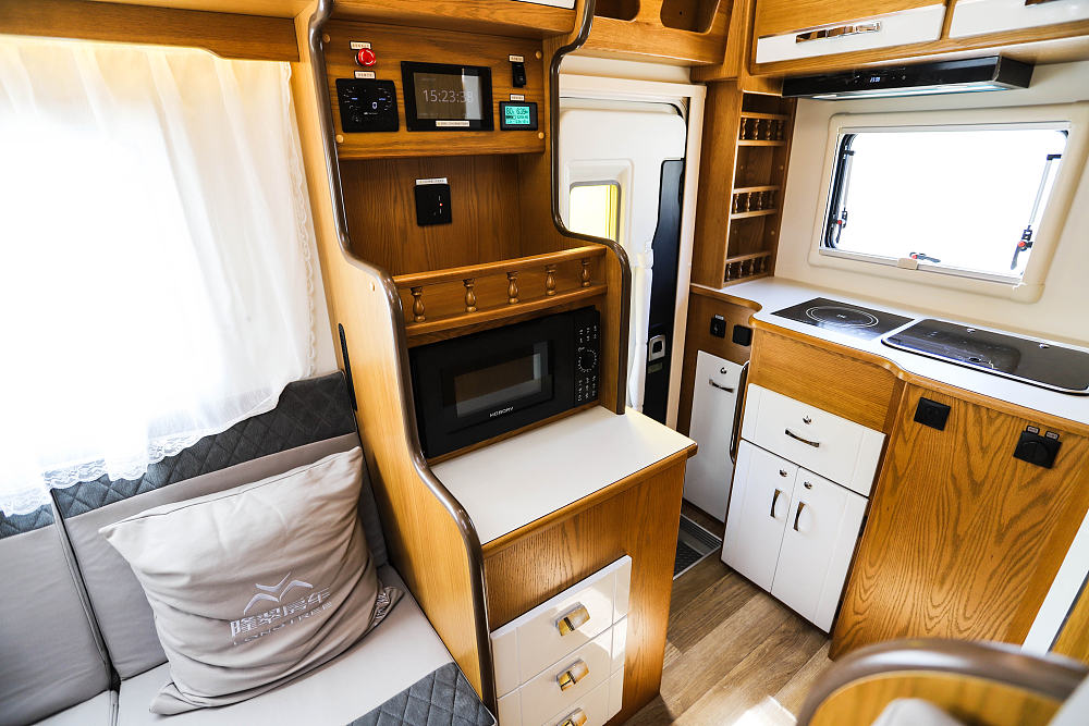 2023款最新国产c型小额头房车,商务房车推荐50万c型豪华房车