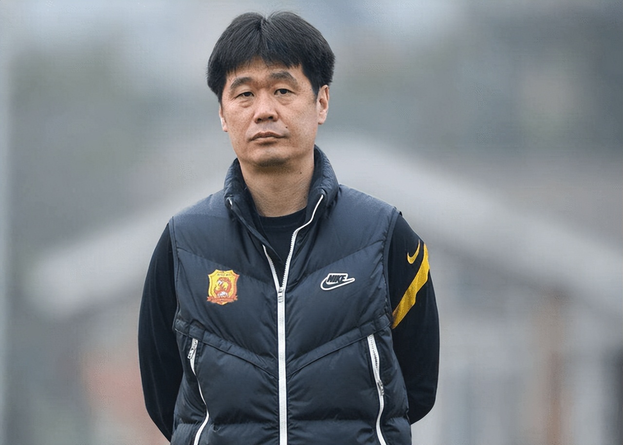 青岛足球教练李霄鹏,李霄鹏鲁能换帅视频