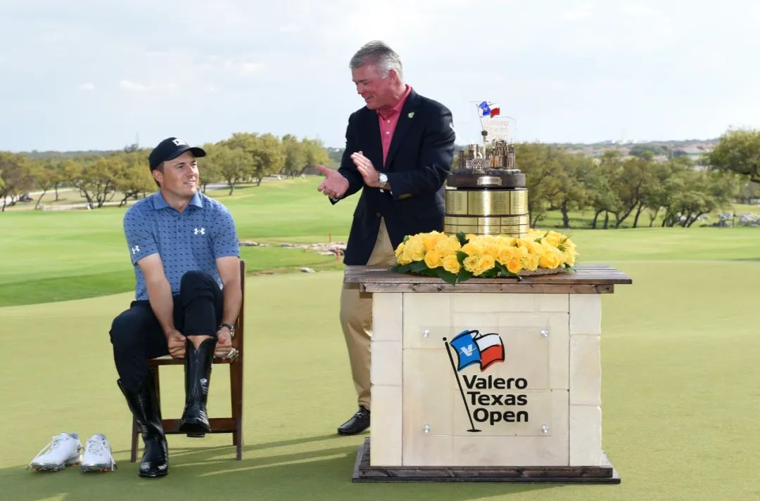 麦克罗伊和乔丹斯皮思,麦克罗伊抛球斯皮思