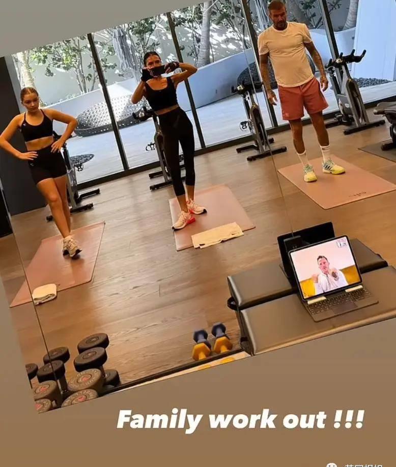 贝嫂狂晒48岁小贝半裸翘臀照，全球网友狂欢：谢嫂子带看男菩萨！