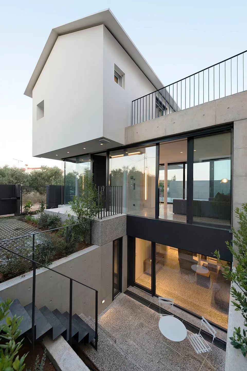 房子漏水物业不及时解决怎么办,房顶漏水物业不管找哪个部门投诉